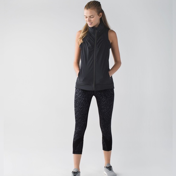 Lululemon Run Inspire Crop II Block-It Pocket
Heathered Net Pop Black size 4 - Picture 6 of 15